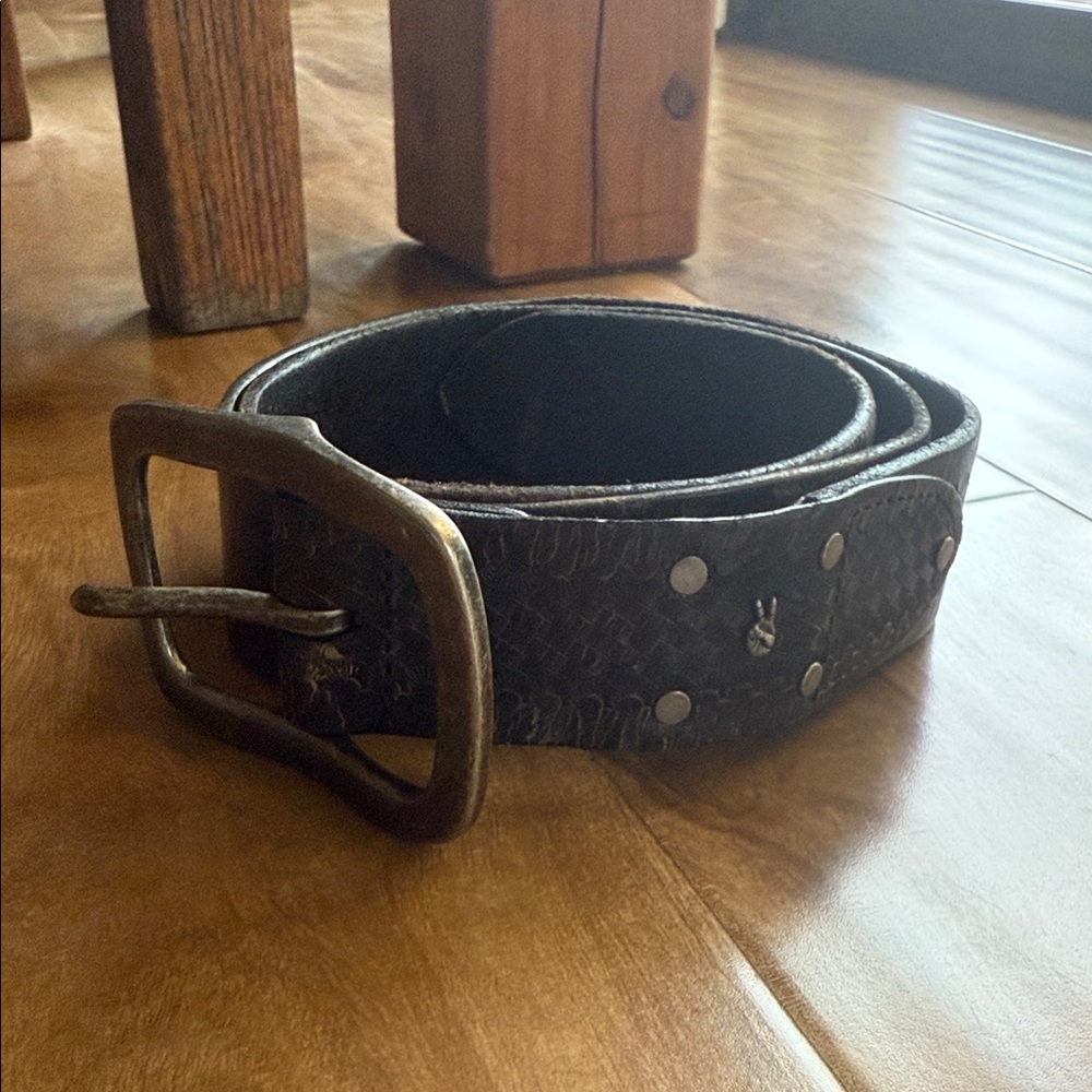 John Varvatos distressed  Textured Leather Belt
